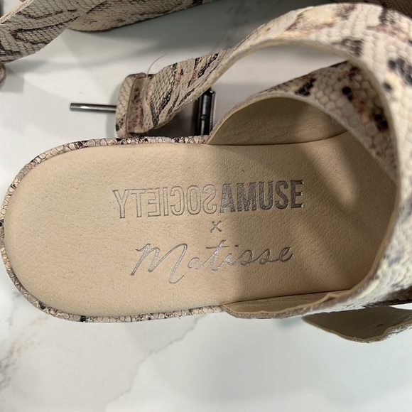 Amuse Society x Matisse Snakeskin Platform Sandals - Picture 5 of 6
